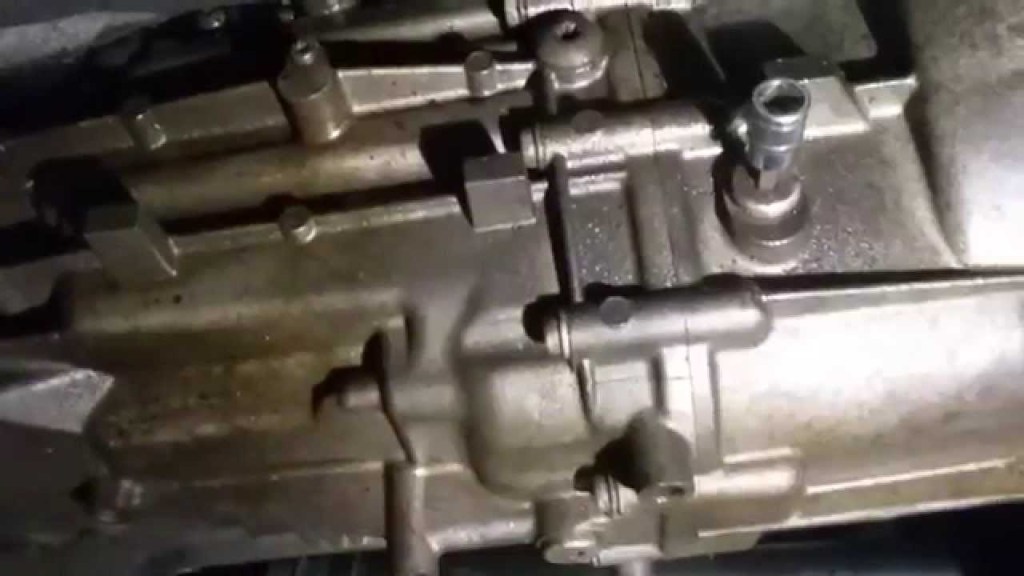 Picture of: How to change manual Gearbox Oil – Discovery  / Range Rover Sport