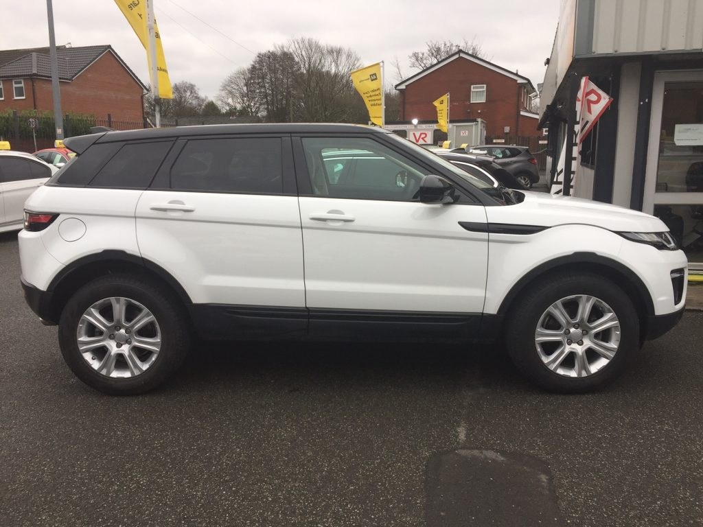 Picture of: In Review; Range Rover Evoque eD SE Tech – CarLease UK