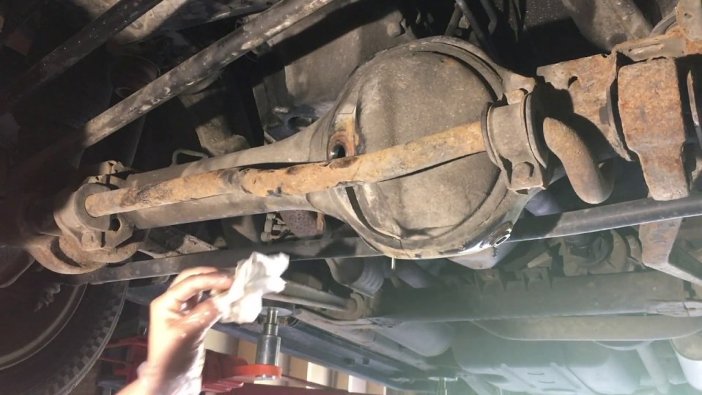 Picture of: Range Rover P #  – Differential and Transfer Case Oil Change
