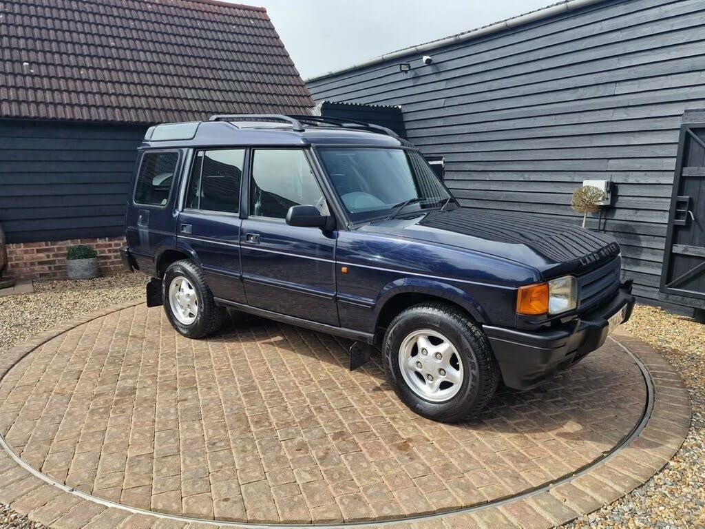 Picture of: Used Land Rover Discovery with Manual gearbox for sale – CarGurus