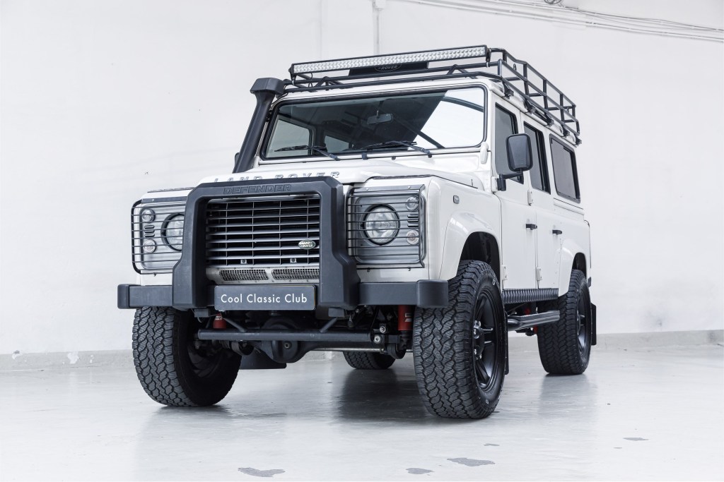 Picture of: Land Rover Defender – Martini Racing Livery – Manual Tremec